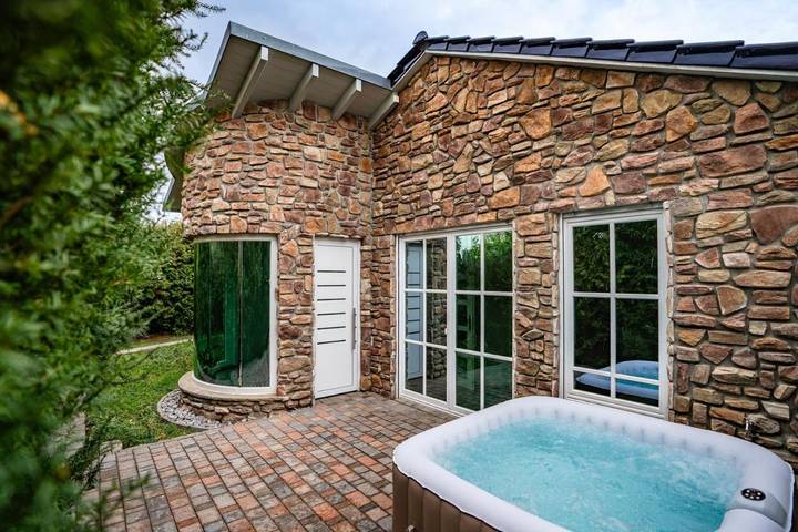 Ferienhaus für 11 Personen, mit Garten und Ausblick sowie Pool, mit Haustier in Rüdesheim am Rhein