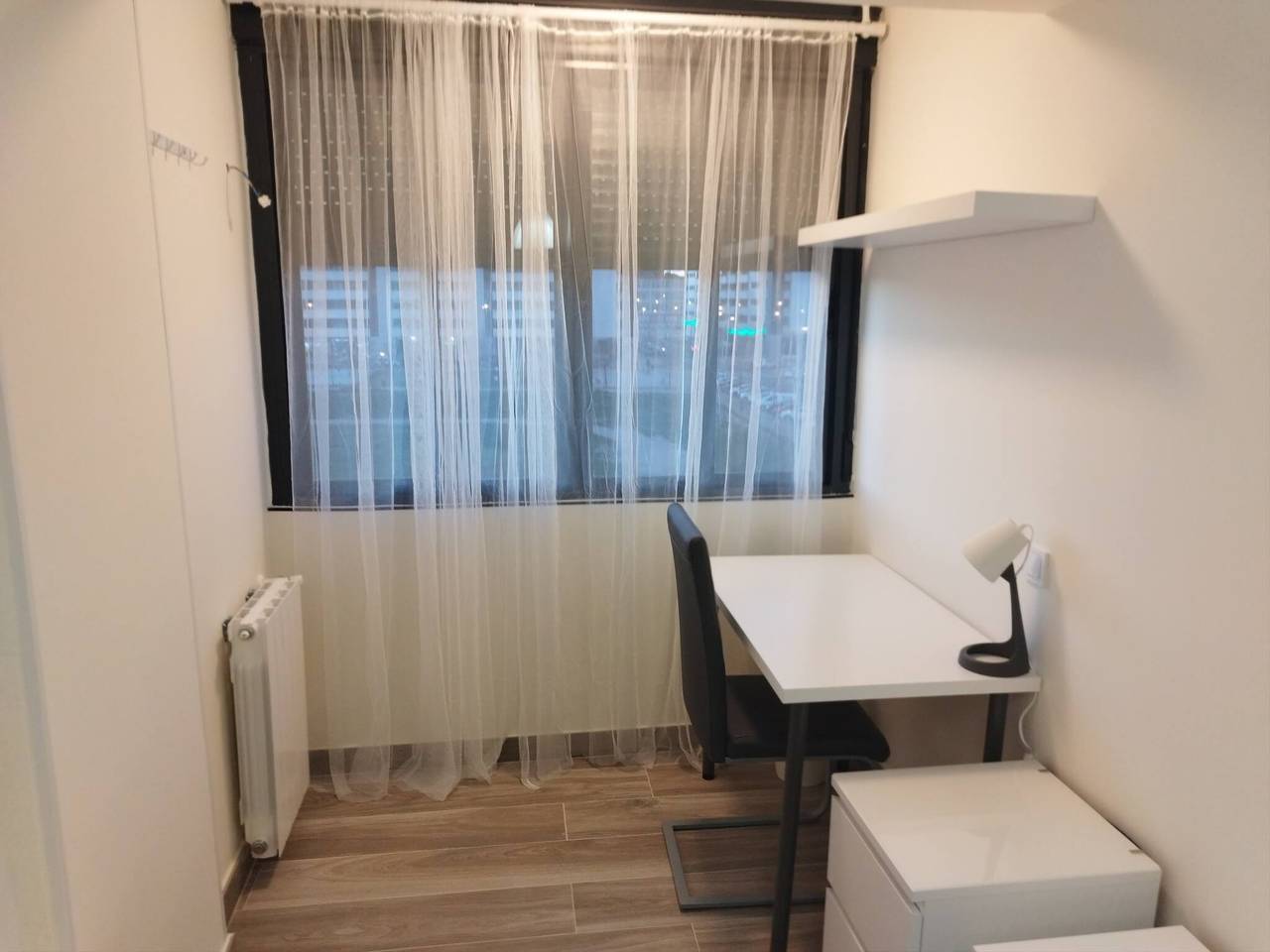 Modern Guest Room in Central Madrid - Perfect for Digital Nomads in Madrid, Madrid Province