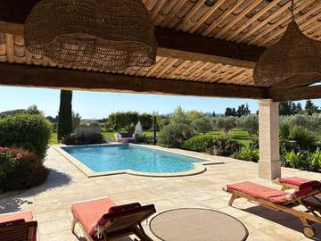 Gîte pour 4 personnes, avec vue et vue sur le lac ainsi que jardin et piscine à Maillane
