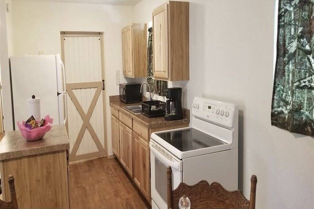 The Red House-Ten minutes to San Augustine boat launch at Sam Rayburn Lake in Sabine County