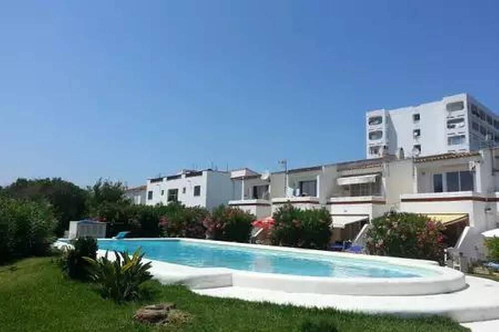 Entire apartment, Ground floor with garden and barbecue, 5 minutes from the beach in Alcúdia, North Majorca