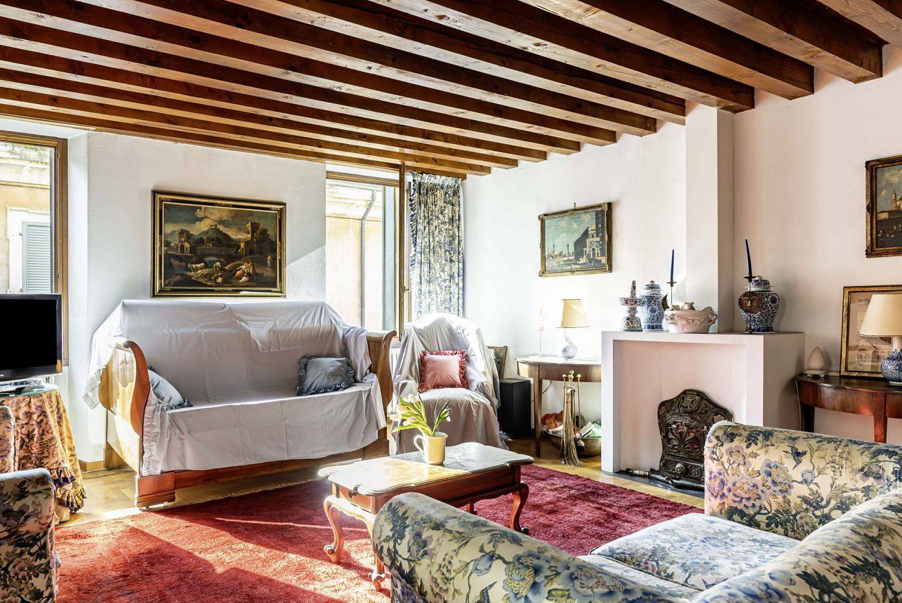 Entire apartment, Verona Romantic Apartment with Breathtaking Views! in Centro Storico di Verona, Verona