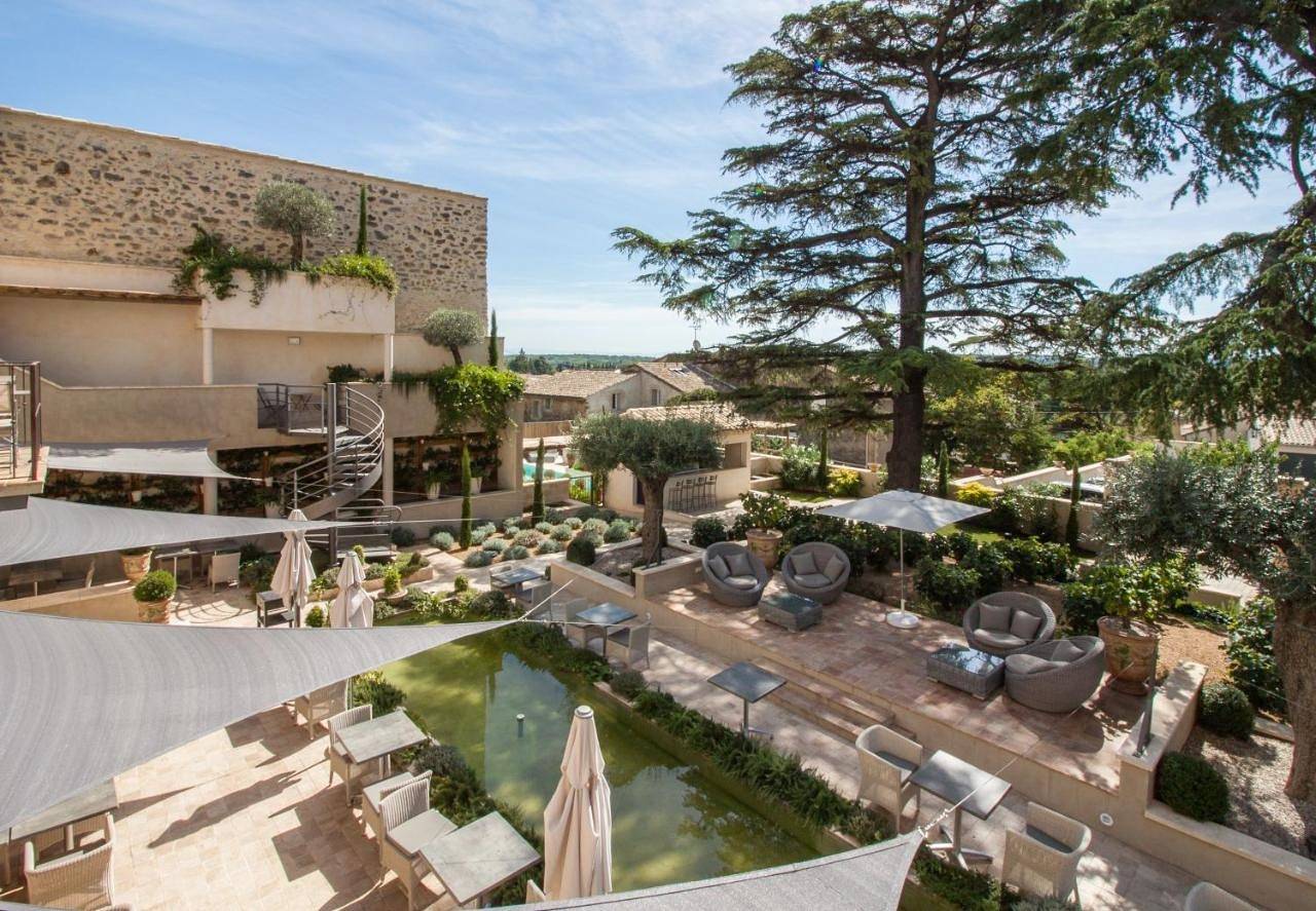 Boutique Hôtel La Villa Montesquieu & sa piscine in Laudun-l'Ardoise, Région de Nîmes
