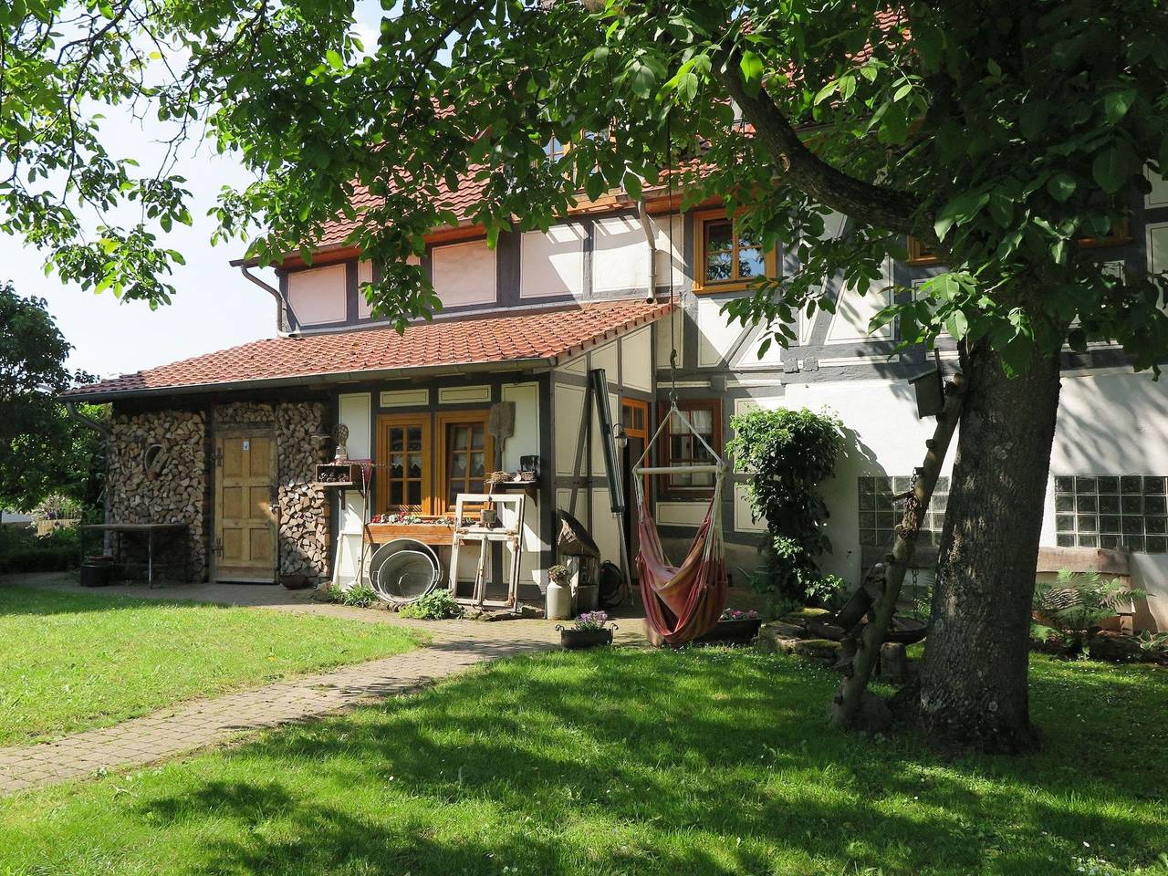 Ganze Wohnung, Ferienwohnung 'Fachwerktraum Im Hof' mit gemeinsamer Terrasse, gemeinsamem Garten und Wi-Fi in Alheim, Hessisches Bergland