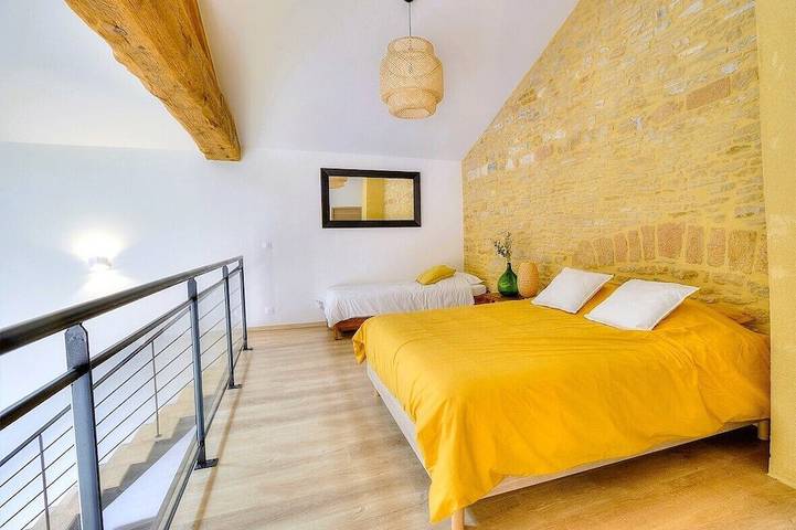 Loft in the heart of the vineyards in a former Chai dating from 1815 in Marcy, Beaujolais