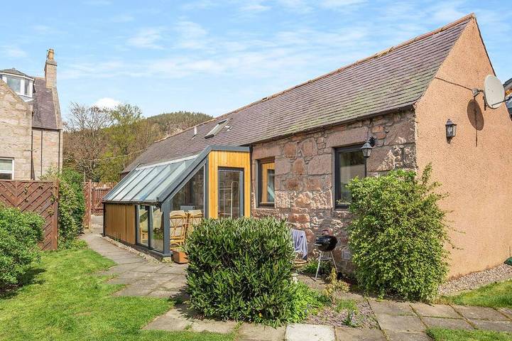 Log cabin for 4 people in Ballater