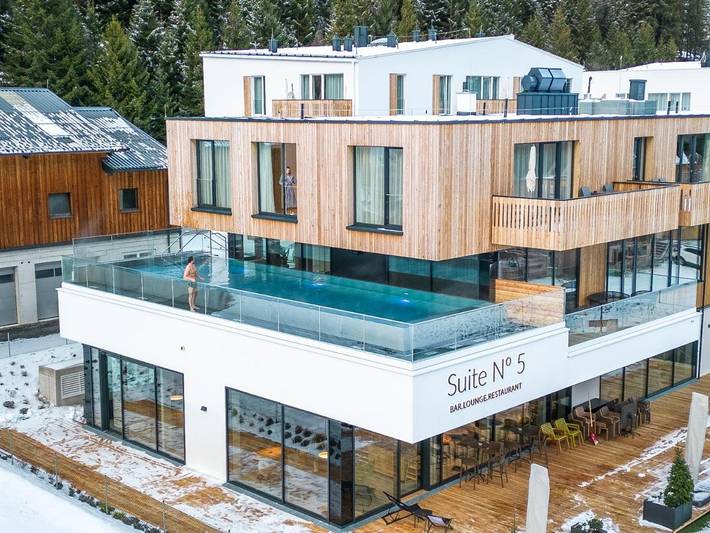 Appart’hôtel pour 2 personnes, avec piscine et vue ainsi que sauna et jardin
