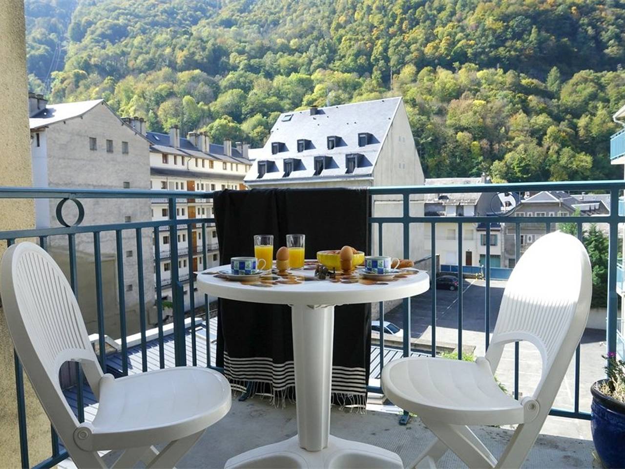 Appartement entier, T2 Calme - Balcon - Parking - Animaux admis in Luchon-Superbagnères, Bagnères-de-Luchon