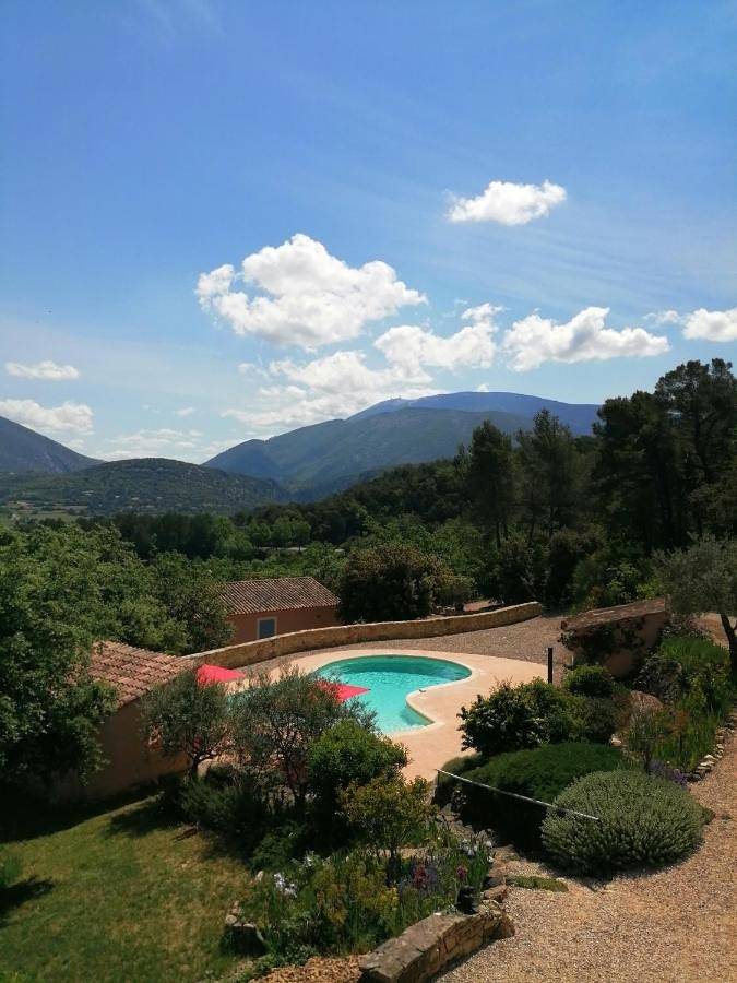 Gîte pour 5 personnes, avec piscine ainsi que jardin et vue, animaux acceptés à Entrechaux