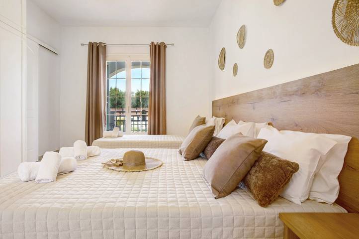 Entire apartment, Holiday Apartment "Tropical Studio 2" with Shared Garden, A/C & Wi-Fi in Katastari, Alykes
