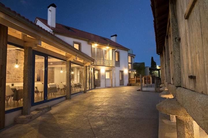 Casa rural para 2 personas, con Terraza además de Jacuzzi y Jardín en Outes