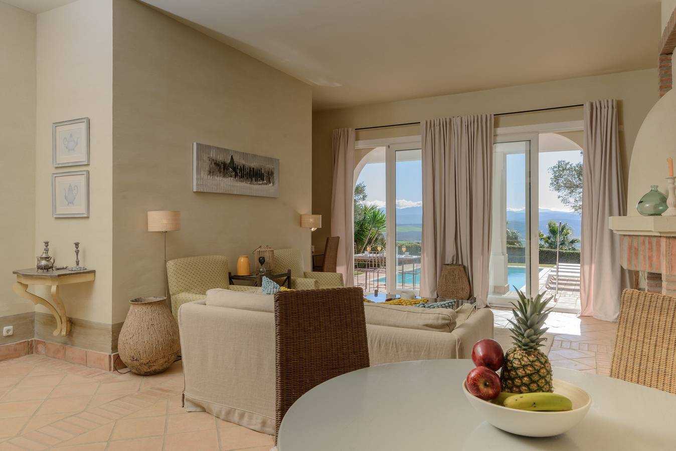 Villa 'Lirio' con vistas a la montaña, Wi-Fi y aire acondicionado in Benalup-Casas Viejas, Costa de la Luz