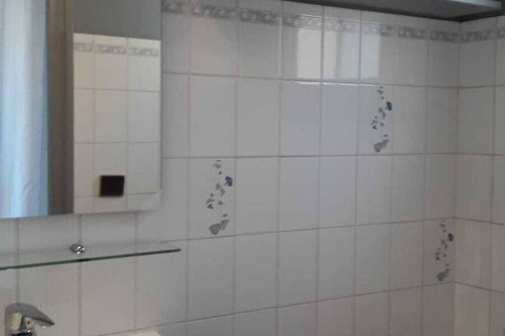 Gîte pour 3 personnes, avec terrasse et jardin dans Plage De L Anse De L Arene - 4