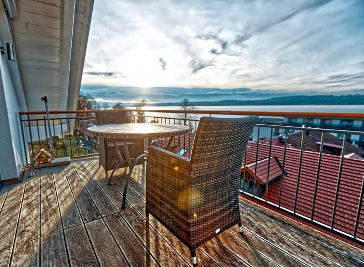 Ferienwohnung für 4 Personen, mit Balkon und Sauna sowie Seeblick und Ausblick am Starnberger See