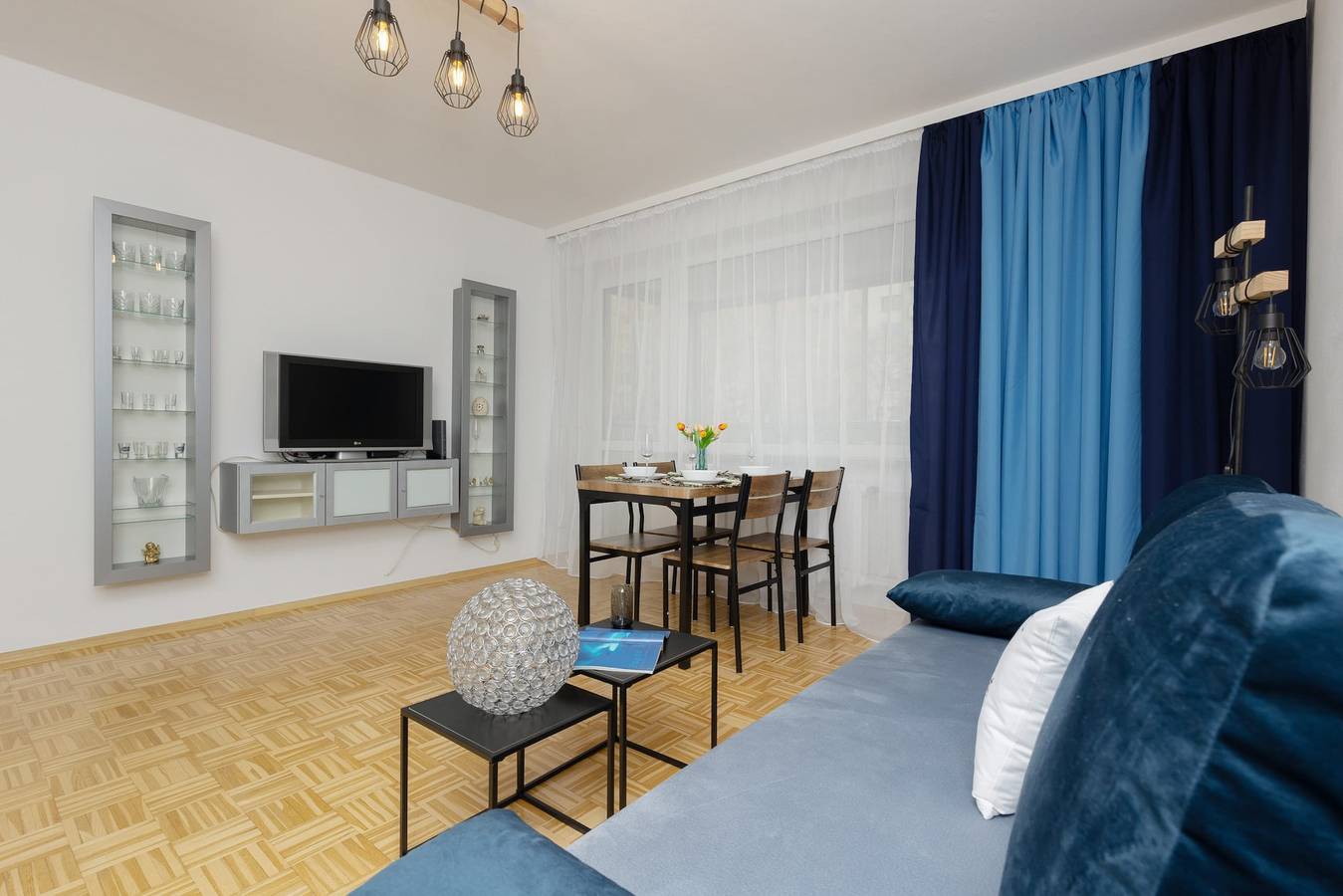 Cały apartament, Spacious Apartment | 2 Bedrooms, Balcony, Workspace in Bemowo, Warszawa