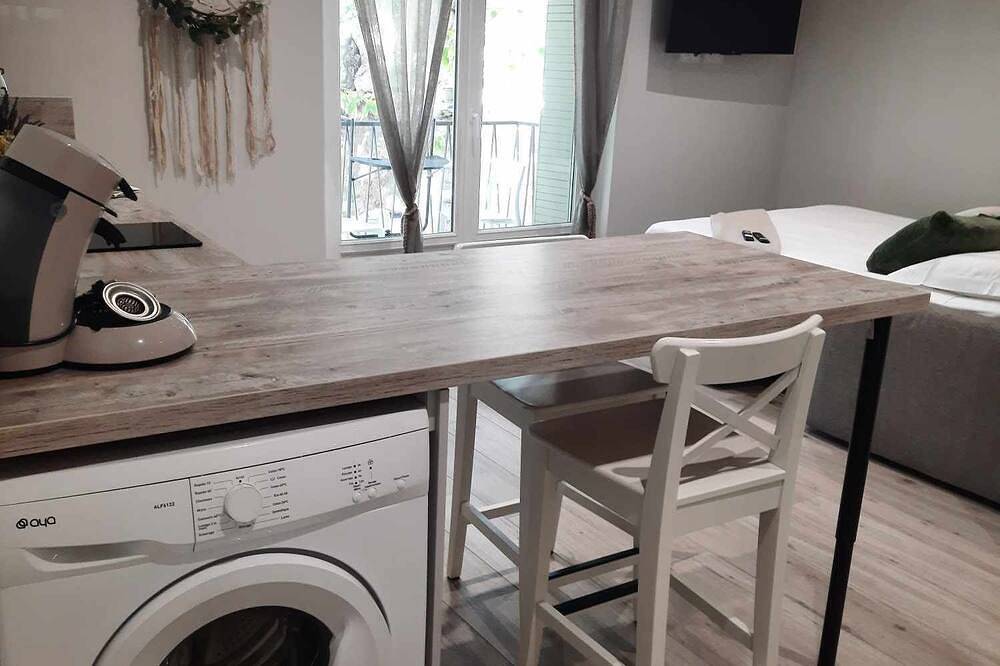Appartement entier, Appart' Hôtel avec terrasse, Clim, Tv connectée in Tulette, Région de nyons