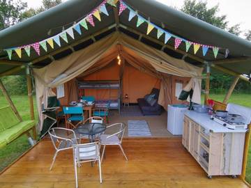 Cottage pour 5 personnes, avec vue ainsi que jardin et piscine, animaux acceptés à Saint-Jory-de-Chalais