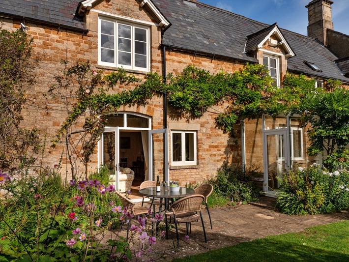 Cottage for 4 people, with Terrace and Garden as well as Pool in Kingham