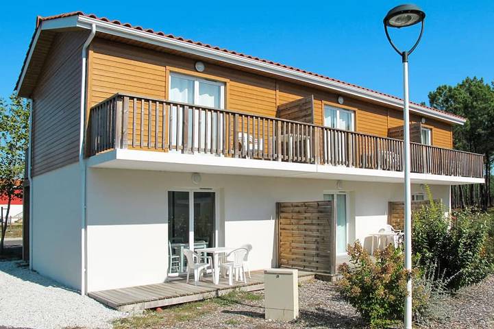 Location de vacances pour 2 personnes, avec sauna ainsi que balcon et piscine, animaux acceptés à Parentis-en-Born