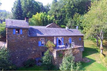 Gîte pour 6 personnes, avec jardin à Curvalle