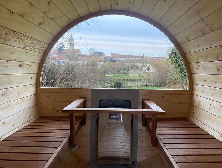 Maison d’hôte pour 6 personnes, avec Jacuzzi et Terrasse ainsi que Jardin et Piscine