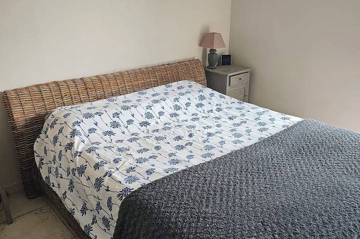 Location de vacances pour 8 personnes, avec jardin et jacuzzi, animaux acceptés à Le Revest-les-Eaux - 2