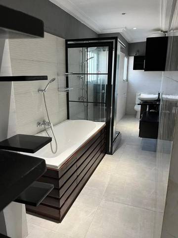 Gîte pour 6 personnes, avec piscine ainsi que vue et balcon dans Stade Yves du Manoir