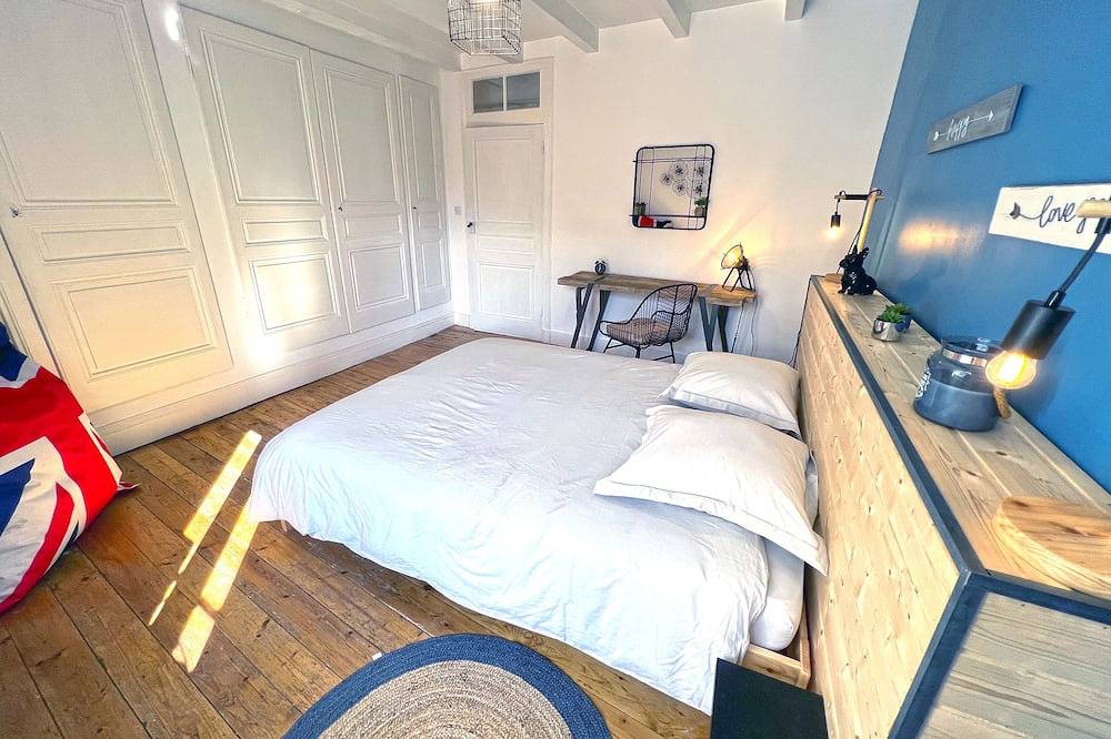 Maison en pierre jacuzzi a 500m de l'ain 3ch 8p in Poncin, Nantua