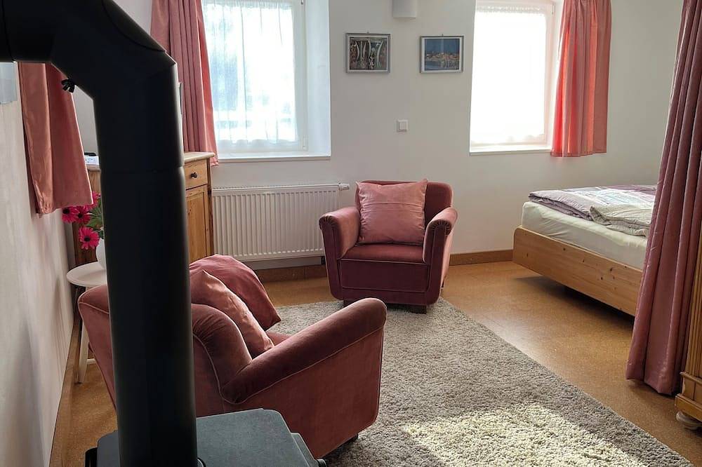 Ganze Wohnung, Ferienwohnung im ehemaligen Bauernhaus mit großem Wiesengrundstück in Rammenau, Oberlausitz-Niederschlesien
