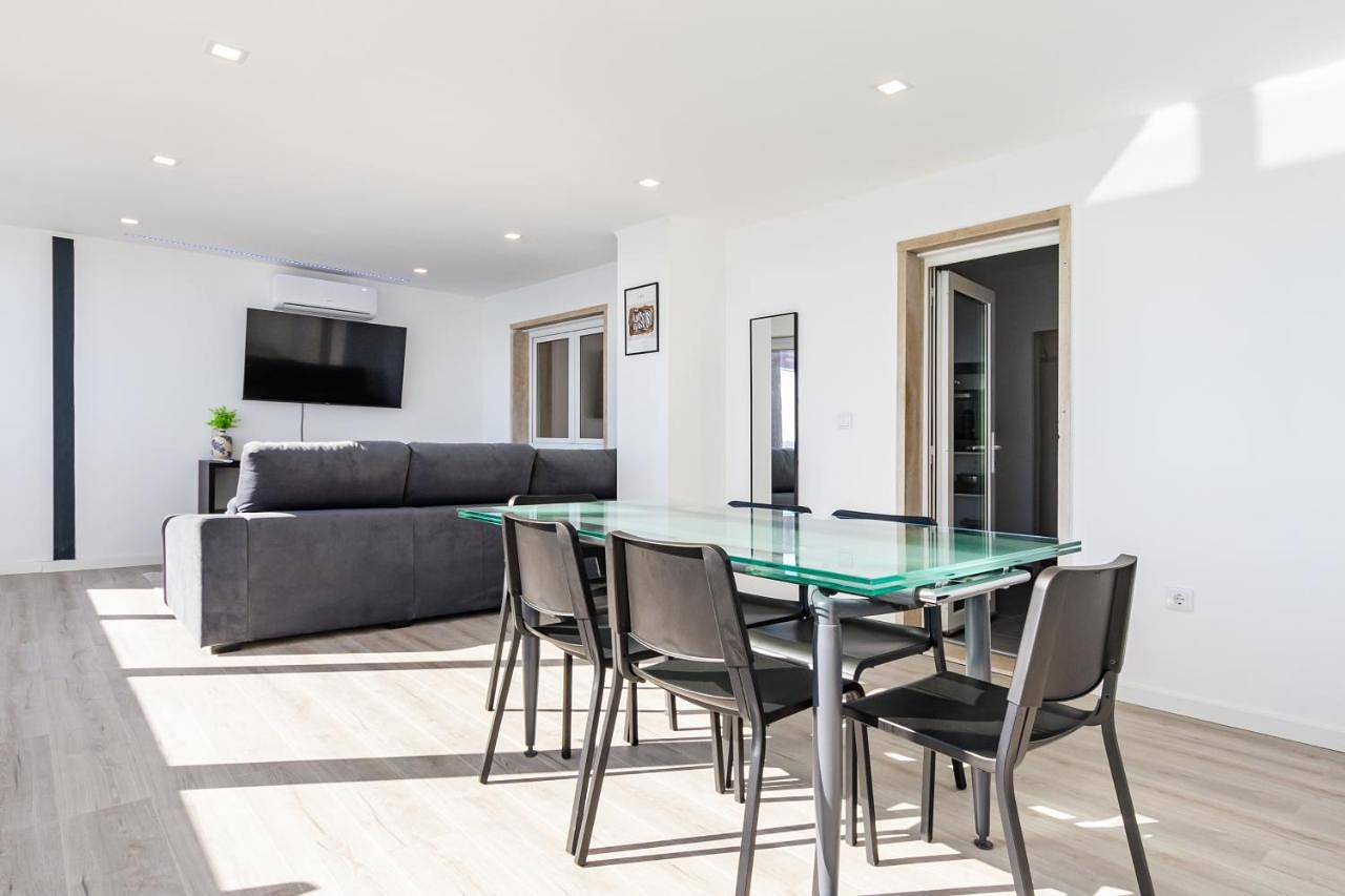 Apartamento inteiro, Two-Bedroom Apartment in Cacilhas, Almada