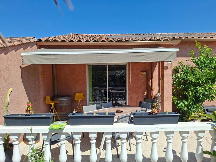 Location de vacances pour 6 personnes, avec piscine ainsi que vue et jardin, animaux acceptés à Milhaud - 2