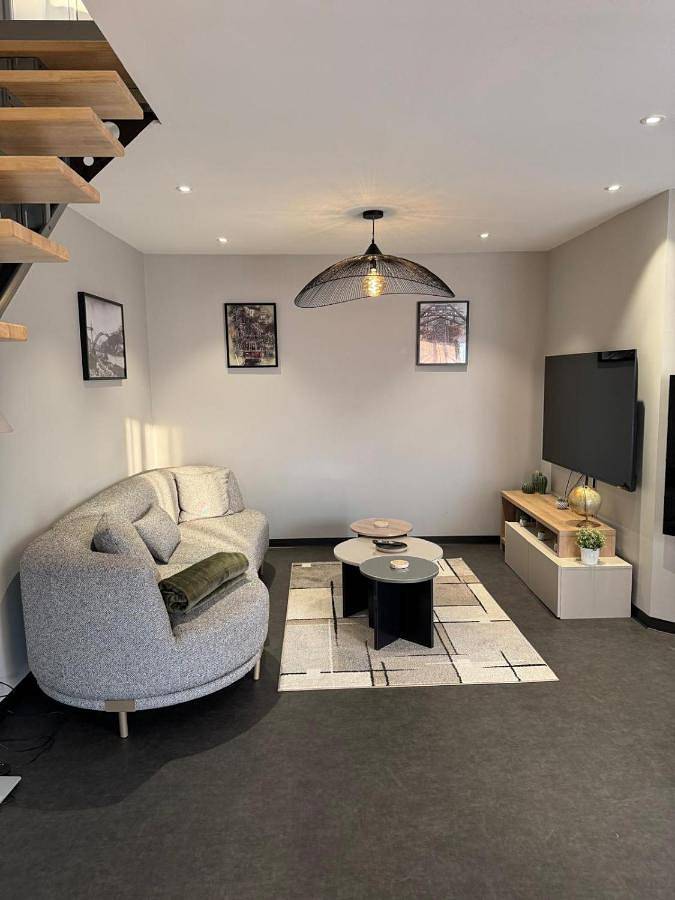 Appartement entier, Three-Bedroom Apartment in Pont-du-Château, Région de Clermont-Ferrand