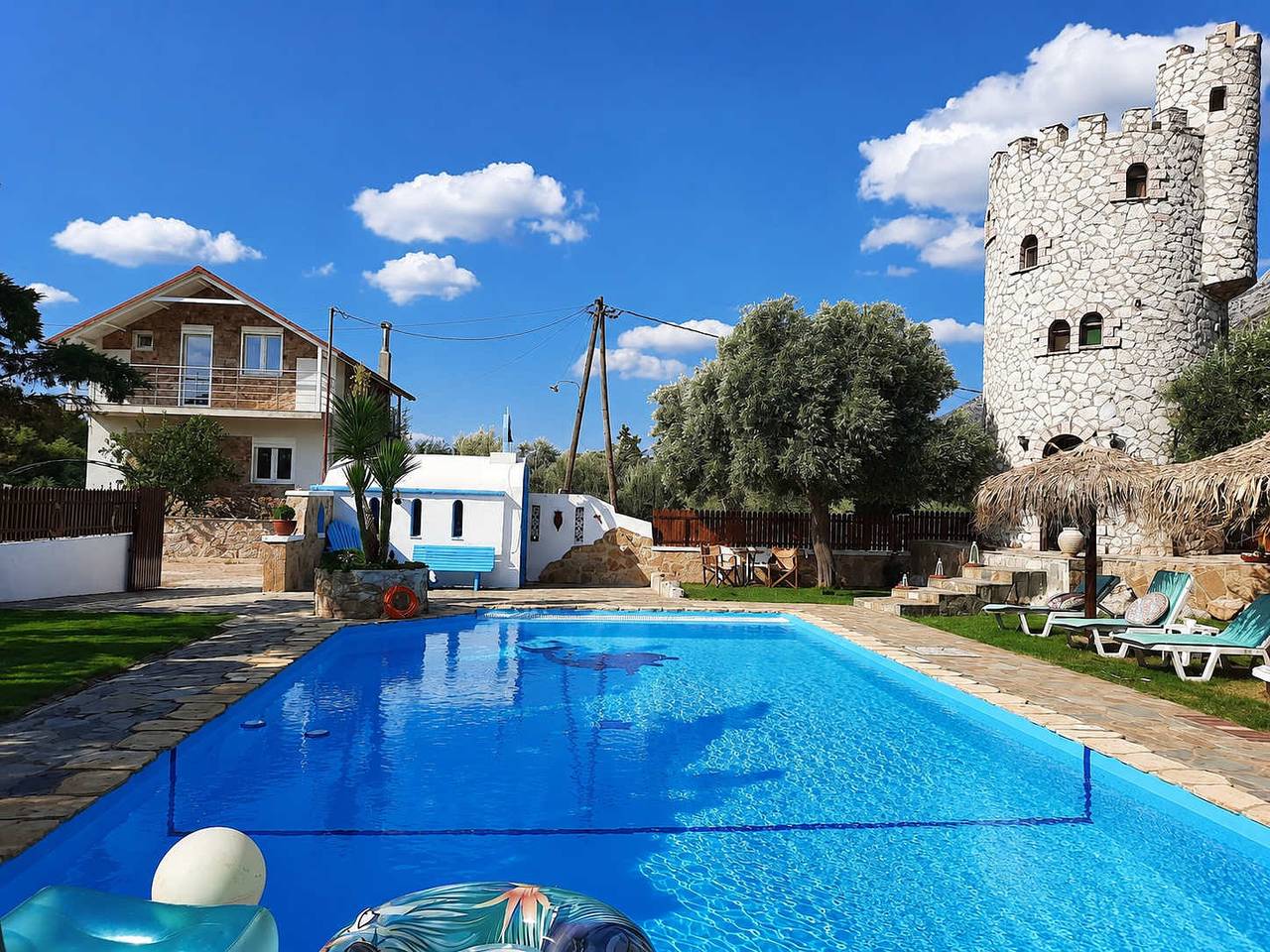 Beach Livadostra Stonetower - Private Pool Retreat in Δημοτική Ενότητα Πλαταιών, Béotie