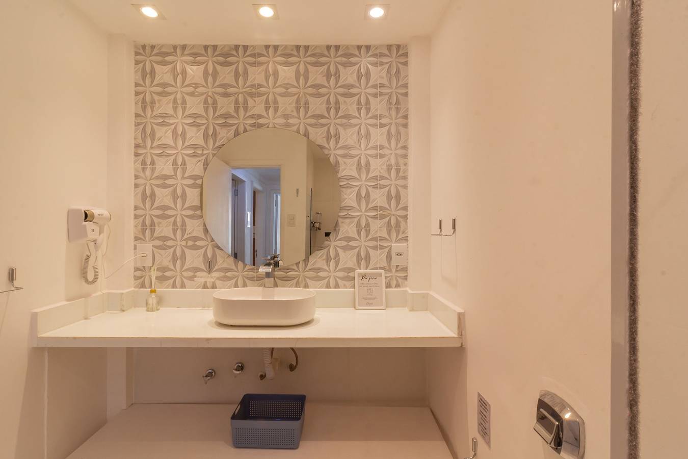 Entire apartment, 4 minutes from Copacabana Beach | Asa101 in Copacabana, Rio de Janeiro