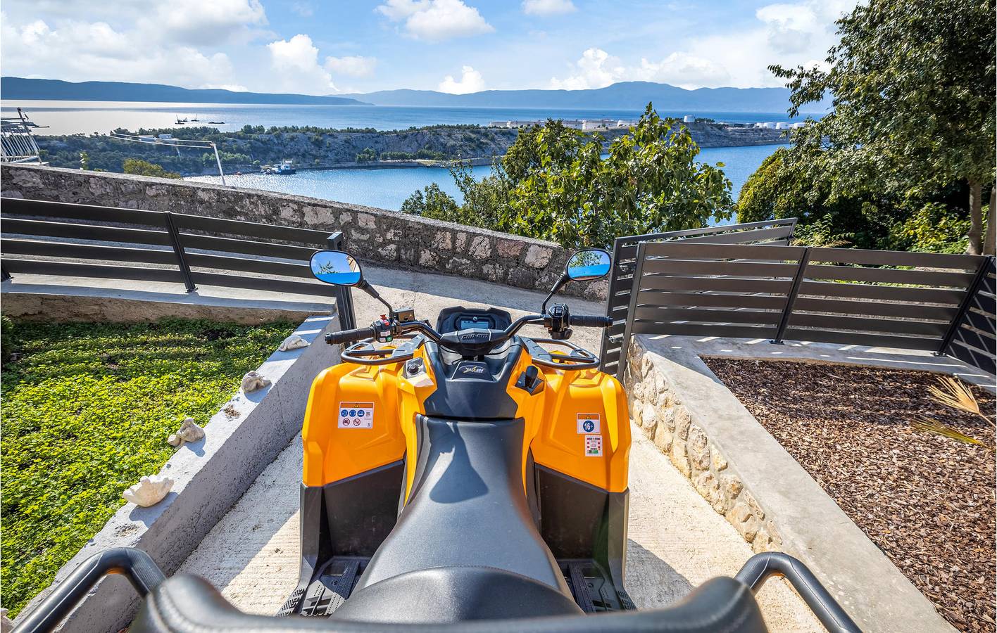 Gemütliche 1-Zimmer-Wohnung, 600 m vom Strand Pesja entfernt, mit Terrasse und Parkplatz in Omisalj, Krk