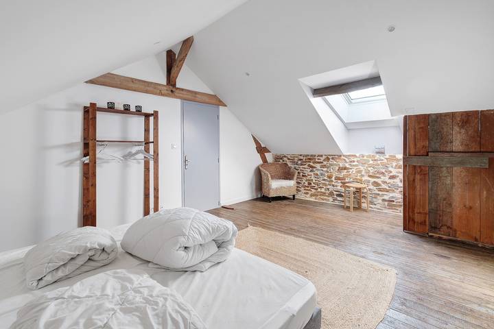 Gîte pour 2 personnes, avec Jacuzzi ainsi que Jardin et Vue sur le lac dans Vallons-de-l'Erdre - 4