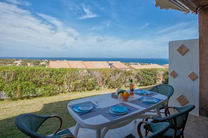 Gîte pour 4 personnes, avec terrasse dans Gare du Club Med Cocody