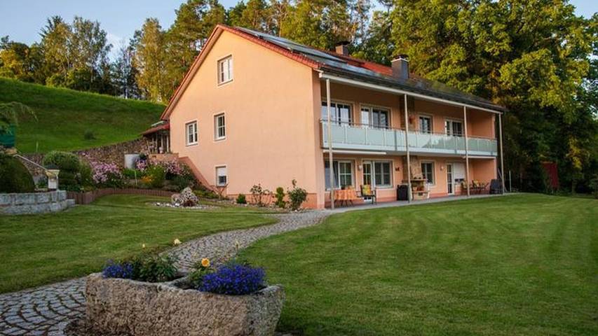 Ferienwohnung für 2 Personen, mit Terrasse und Ausblick sowie Garten, kinderfreundlich in Wiesenttal