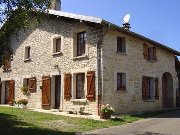 Gîte pour 5 personnes, avec jardin dans le Jura