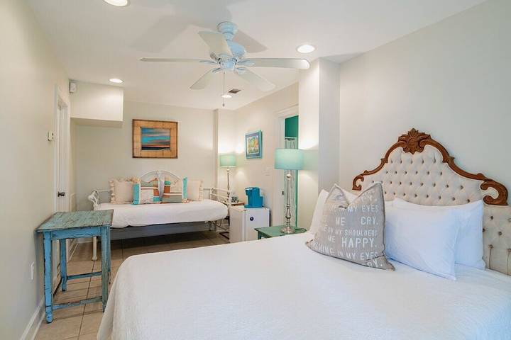 Vacation house for 13 people, with balcony and pool by Orange Beach