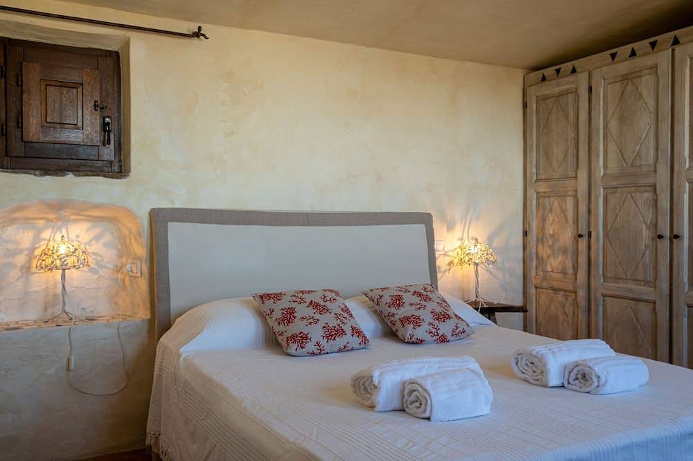 Luxurious villa with swimming pool by Arch.Couelle in Porto Cervo, Arzachena