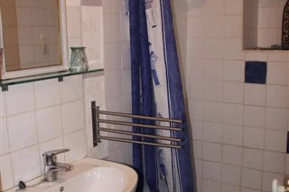 Homerez - Einladendes Haus in Reillanne mit eingezäuntem Garten in Reillanne, Regionaler Naturpark Luberon