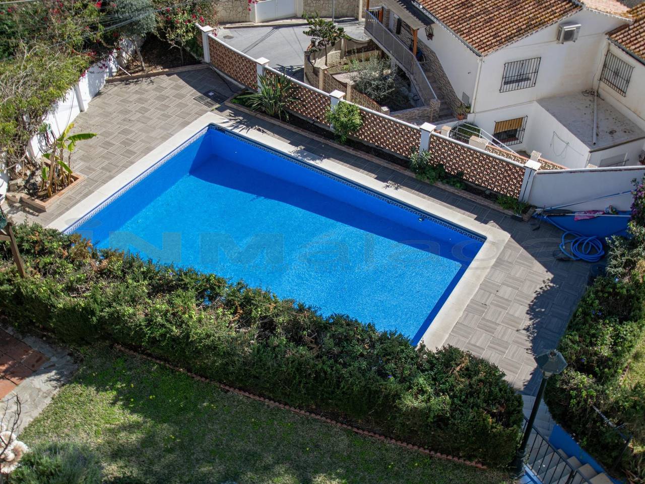 Sea View Apartment with Parking, Pool & Terrace - 100m to Benajarafe Beach in Urbanizacion La Esperanza, Vélez-Málaga