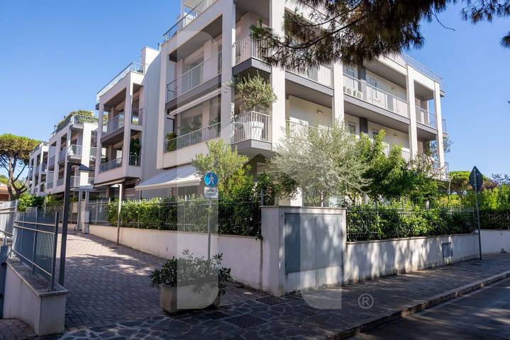 Appartement entier, Luminoso - Appartement de trois pièces au rez-de-chaussée in Bagni Saint Tropez, Pineto