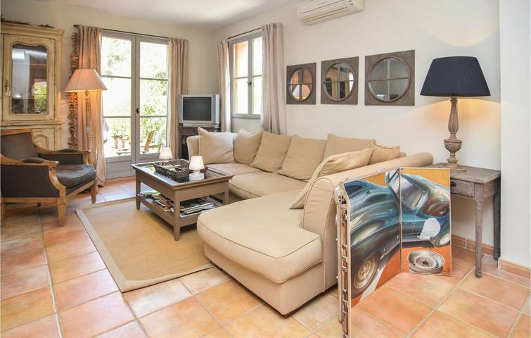 Luxury apartment with AC, Pool, Parking & Garden - 500m to Lake & 600m to Golf in Mallemort, Arles region