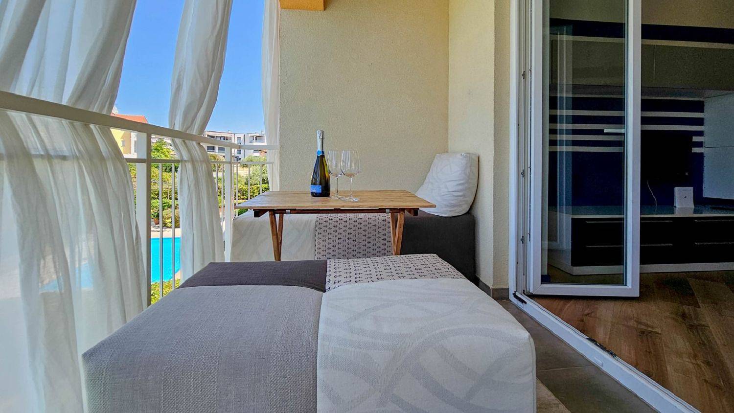 Appartamento intero, Idyllisches Apartment mit Meerblick, Pool, Grill, Waschmaschine, Privatparkplatz in Novigrad, Umago e dintorni