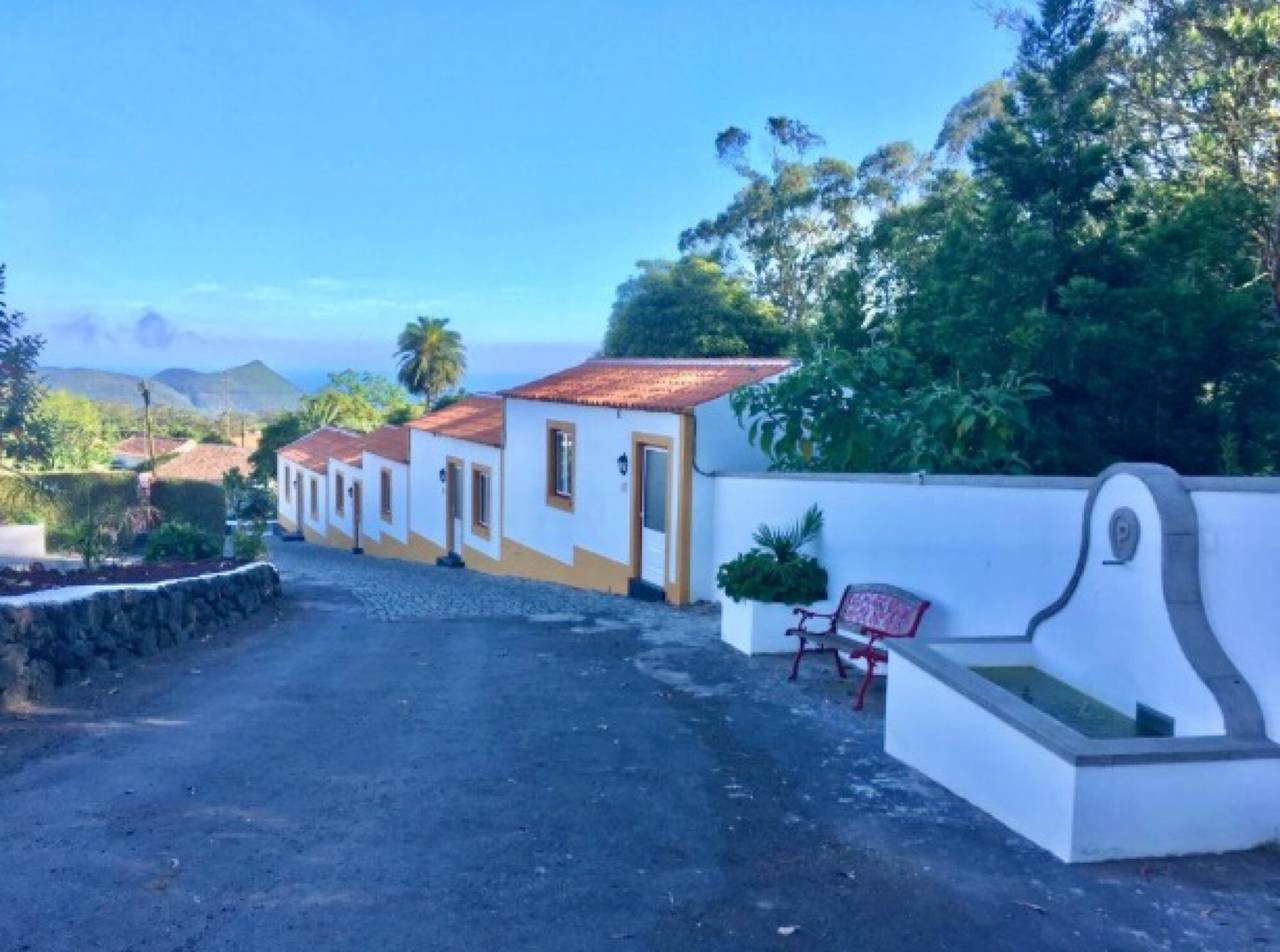 Entire studio, Studio 'Quinta do Malhinha' with Mountain View, Shared Terrace and Wi-Fi in Posto Santo, Terceira (Azores)