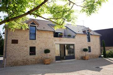 Gîte pour 6 personnes, avec vue et jardin à Levernois