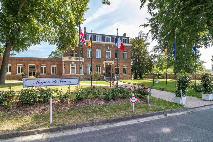 Hôtel pour 2 personnes, avec Terrasse et Jacuzzi ainsi que Jardin et Vue à Corbehem