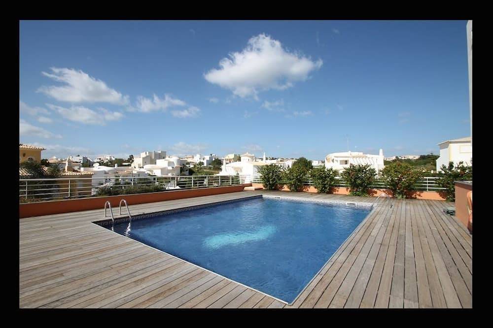 Apartamento entero, Playa distancia a pie, gran piscina, Hugeterrace, capacidad para 4 in Armação de Pêra (costa), Distrito de Faro